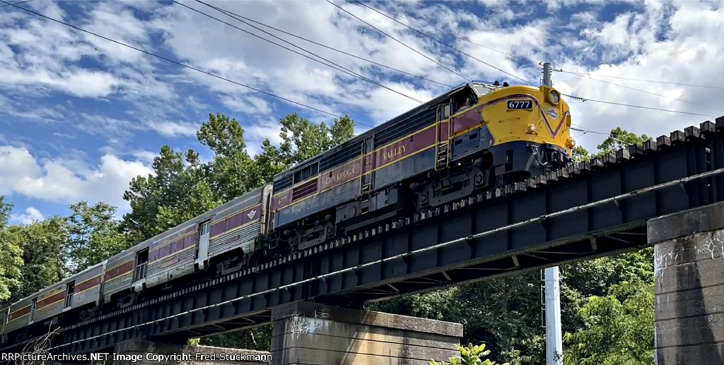 CVSR 6777 now leads north.